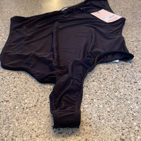 MISSGUIDED *NWT* Seam Free One Shoulder Bodysuit - Picture 6 of 9